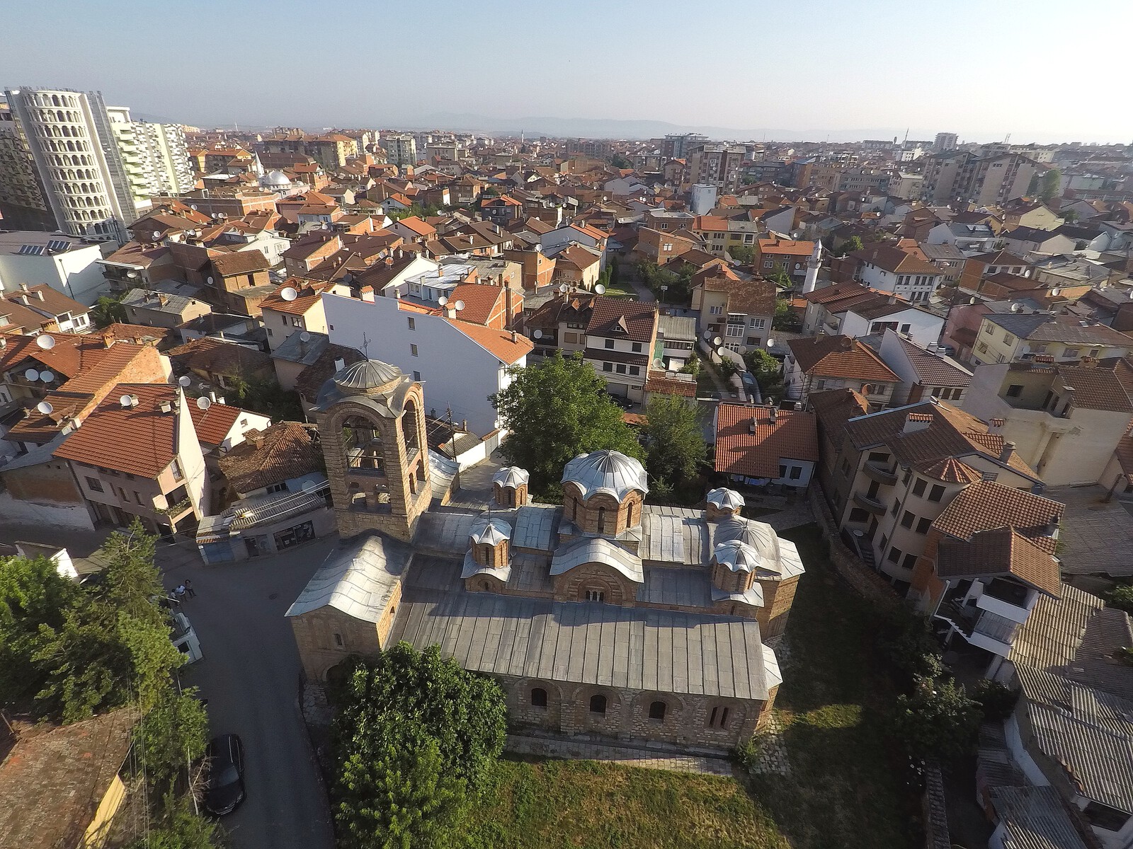 Vazdušni snimak crkve Bogorodice Ljeviške u Prizrenu